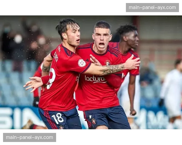 奥萨苏纳公布大名单，两名高大中卫回归以应对对手定位球。